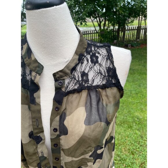 Camouflage Sleeveless Button Front Tie Top W/ Lace Accent Size 16 By Brooke - Picture 3 of 10